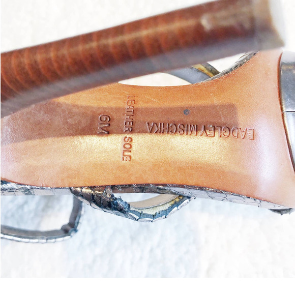 Badgley Mischka Silver Embossed Heeled Sandal sz6 - Picture 2 of 6